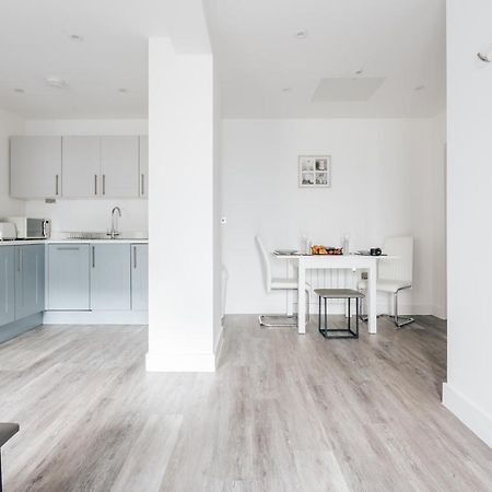 Contemporary Two Bedroom Duplex - Secluded Residence With Parking In A Prime Central Location 伯恩茅斯 外观 照片