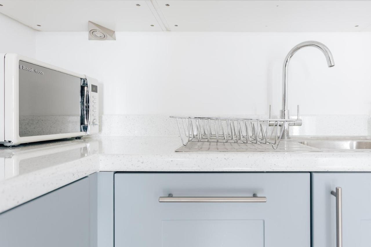 Contemporary Two Bedroom Duplex - Secluded Residence With Parking In A Prime Central Location 伯恩茅斯 外观 照片