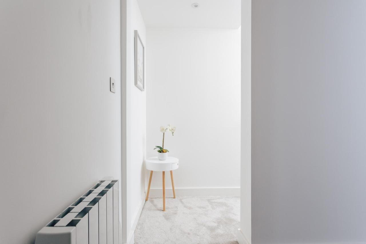 Contemporary Two Bedroom Duplex - Secluded Residence With Parking In A Prime Central Location 伯恩茅斯 外观 照片