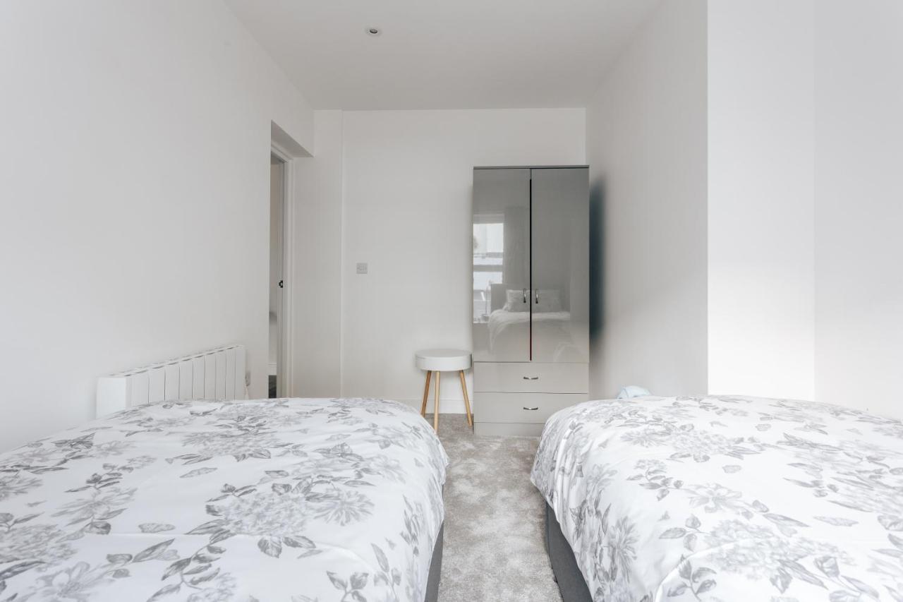 Contemporary Two Bedroom Duplex - Secluded Residence With Parking In A Prime Central Location 伯恩茅斯 外观 照片