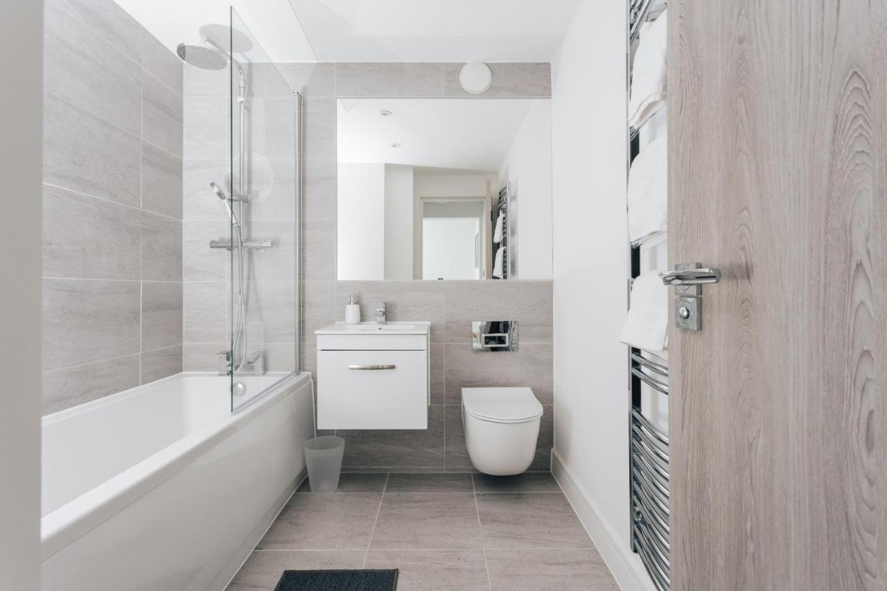Contemporary Two Bedroom Duplex - Secluded Residence With Parking In A Prime Central Location 伯恩茅斯 外观 照片