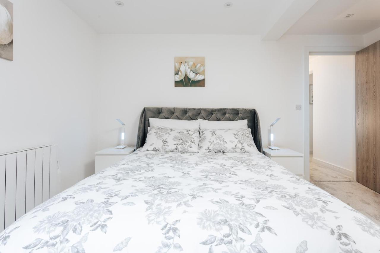 Contemporary Two Bedroom Duplex - Secluded Residence With Parking In A Prime Central Location 伯恩茅斯 外观 照片